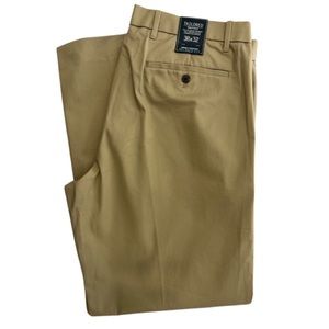 GAP Men’s Relaxed Fit Tailored Khaki Pants| NWT| Size 38X32|